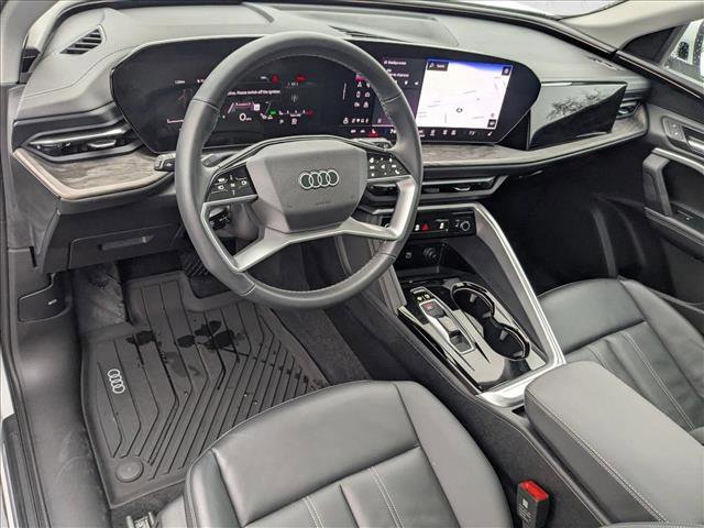 Used 2025 Audi Q5 Premium w/ Convenience Package image 10