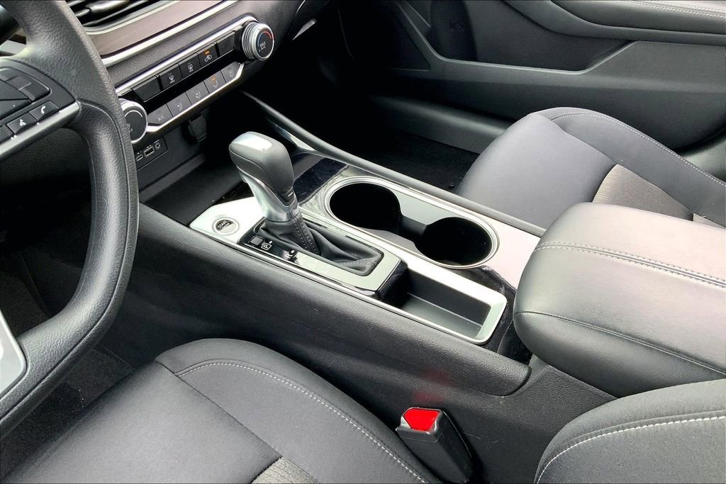 Used 2024 Nissan Altima 2.5 SV image 13