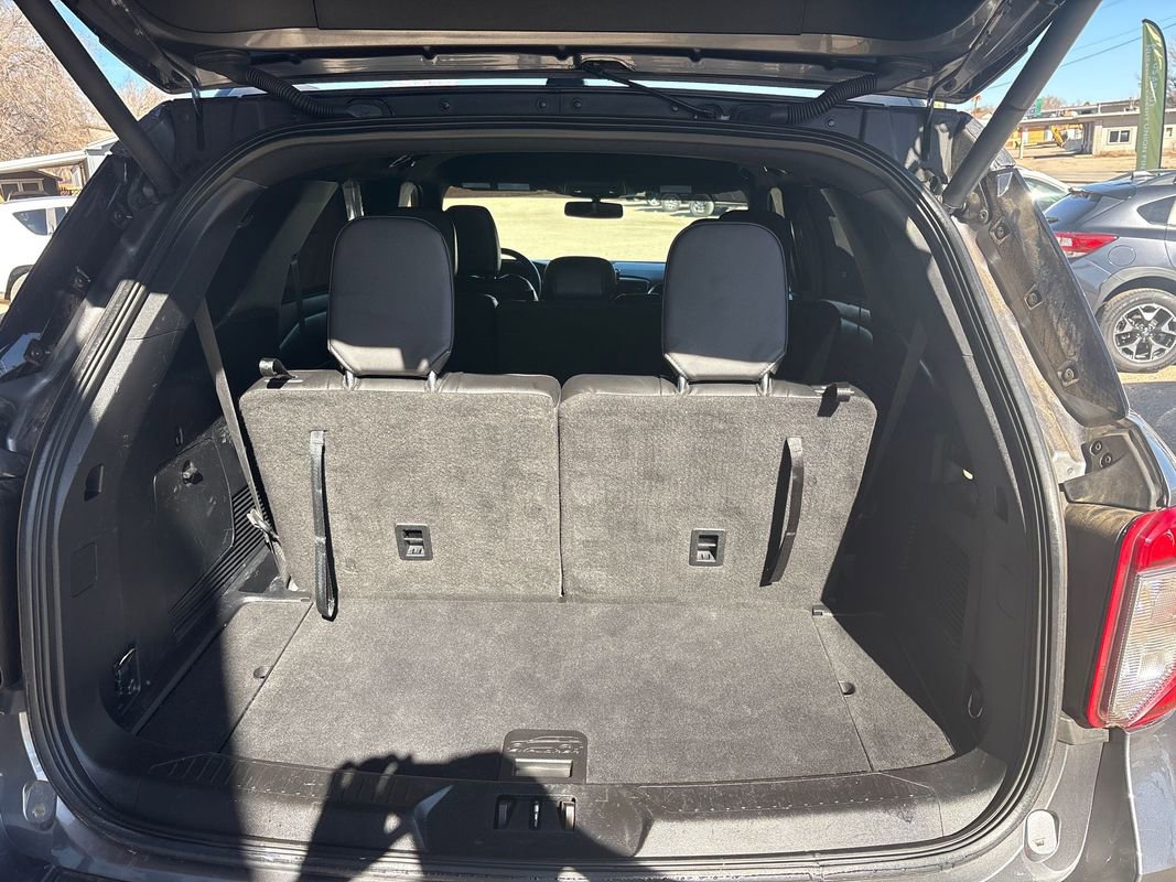 Used 2022 Ford Explorer ST w/ ST Street Pack image 4