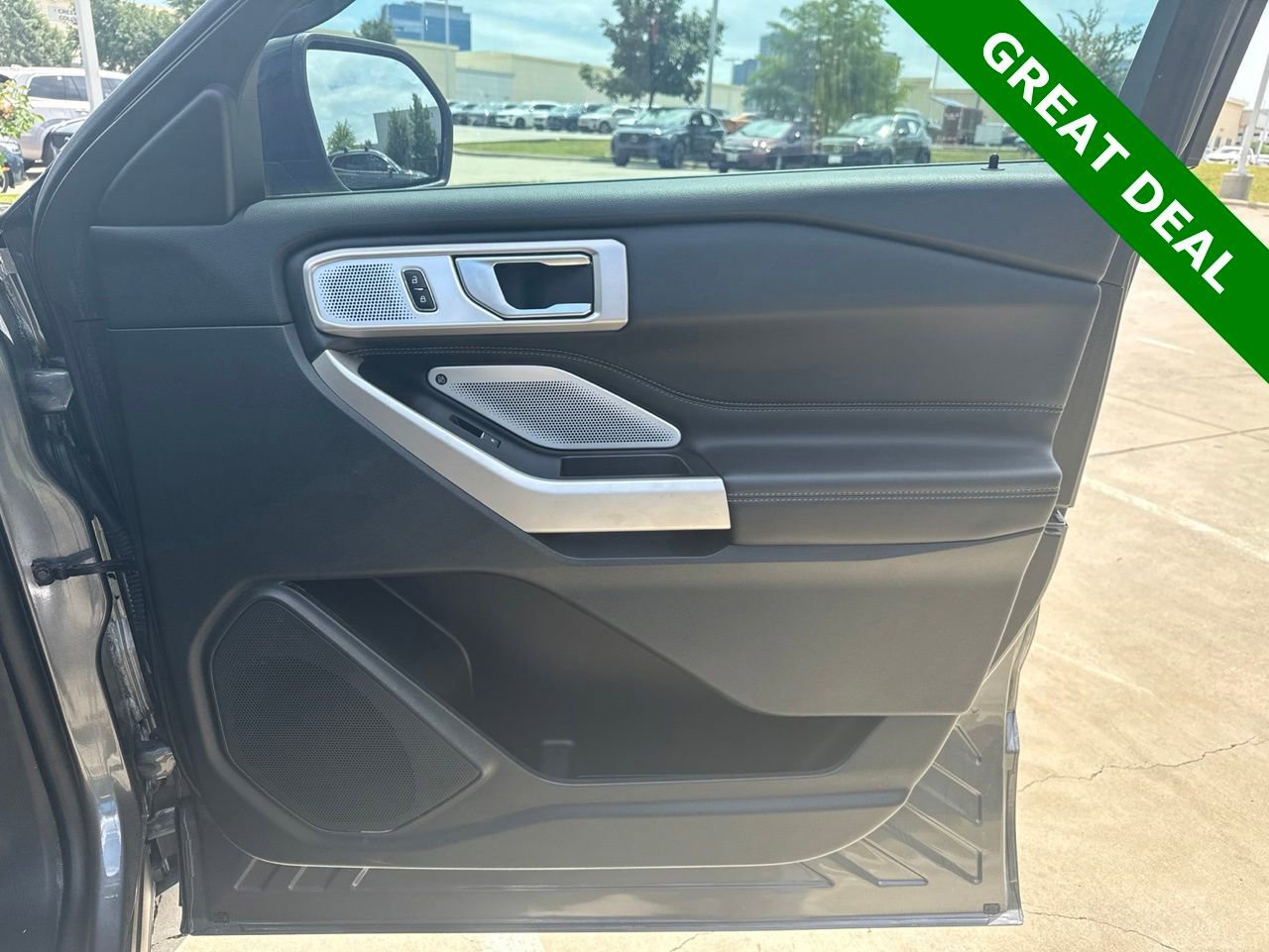 Used 2024 Ford Explorer Limited w/ Limited Technology Package RWD image 10