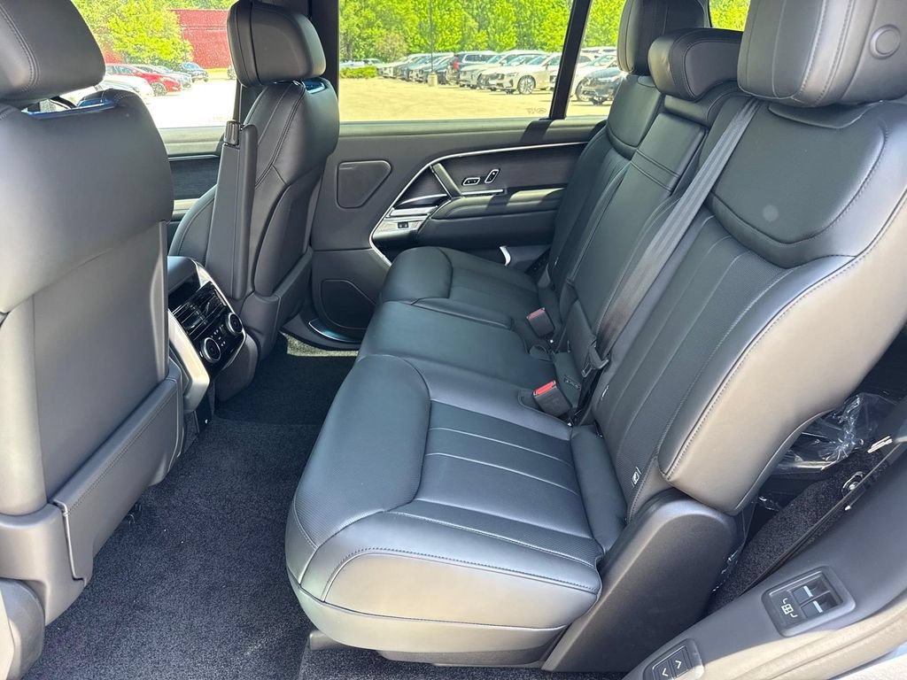 New 2026 Land Rover Range Rover Long Wheelbase SE AWD/4WD image 9