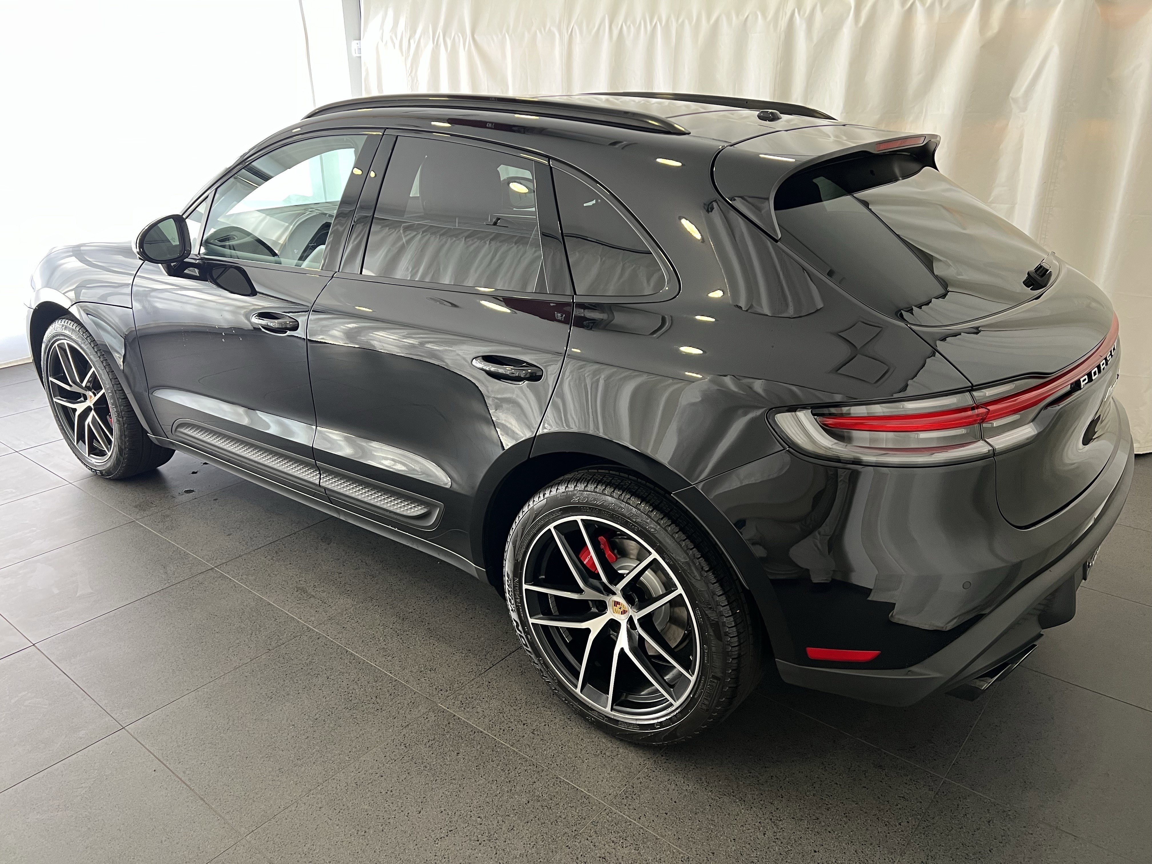Certified 2023 Porsche Macan S image 3