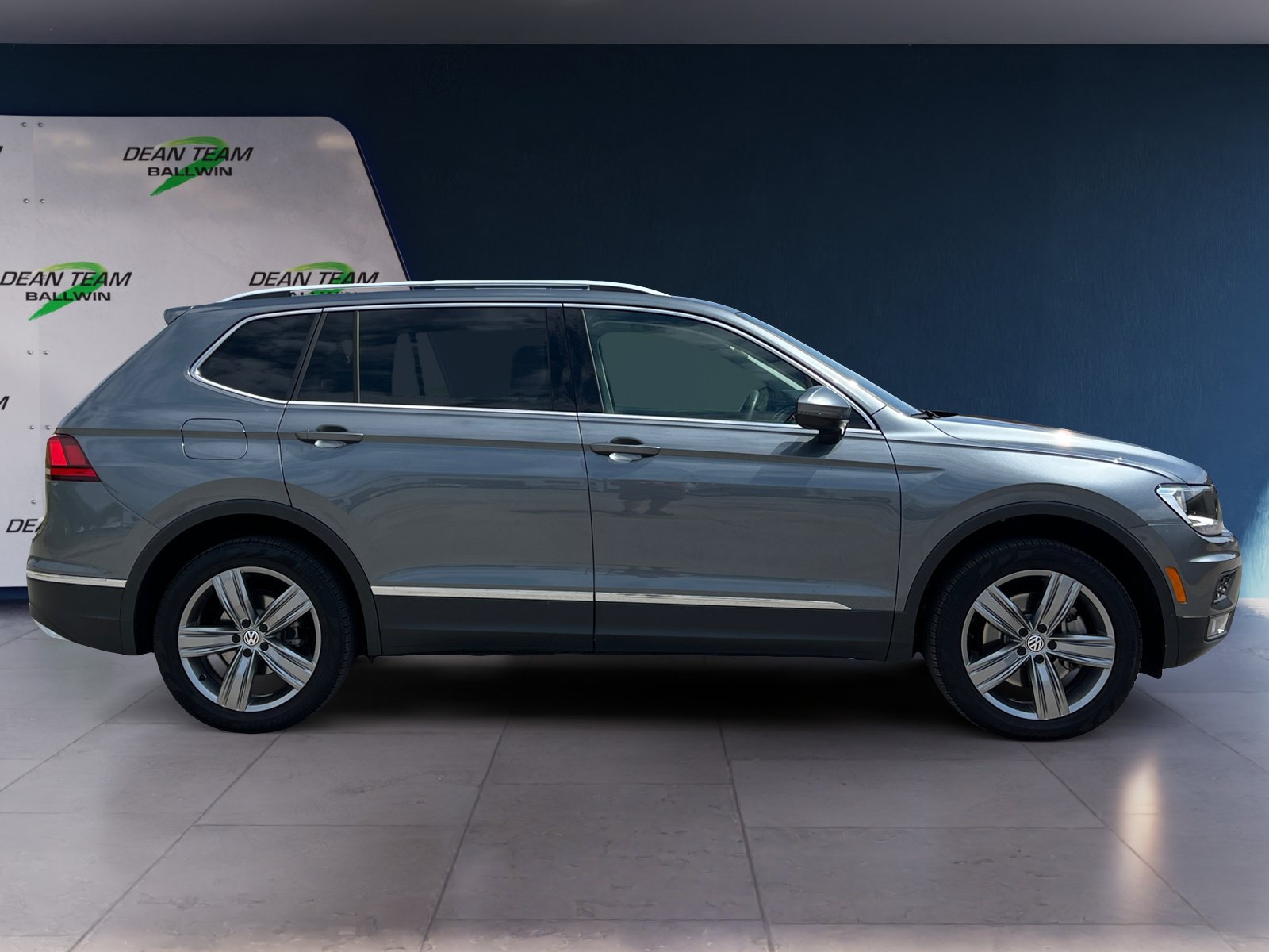 Certified 2020 Volkswagen Tiguan SEL w/ Tiguan Two-Row MDO Package AWD/4WD image 9