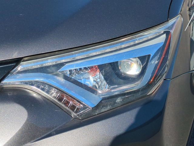 Used 2017 Toyota RAV4 SE image 9