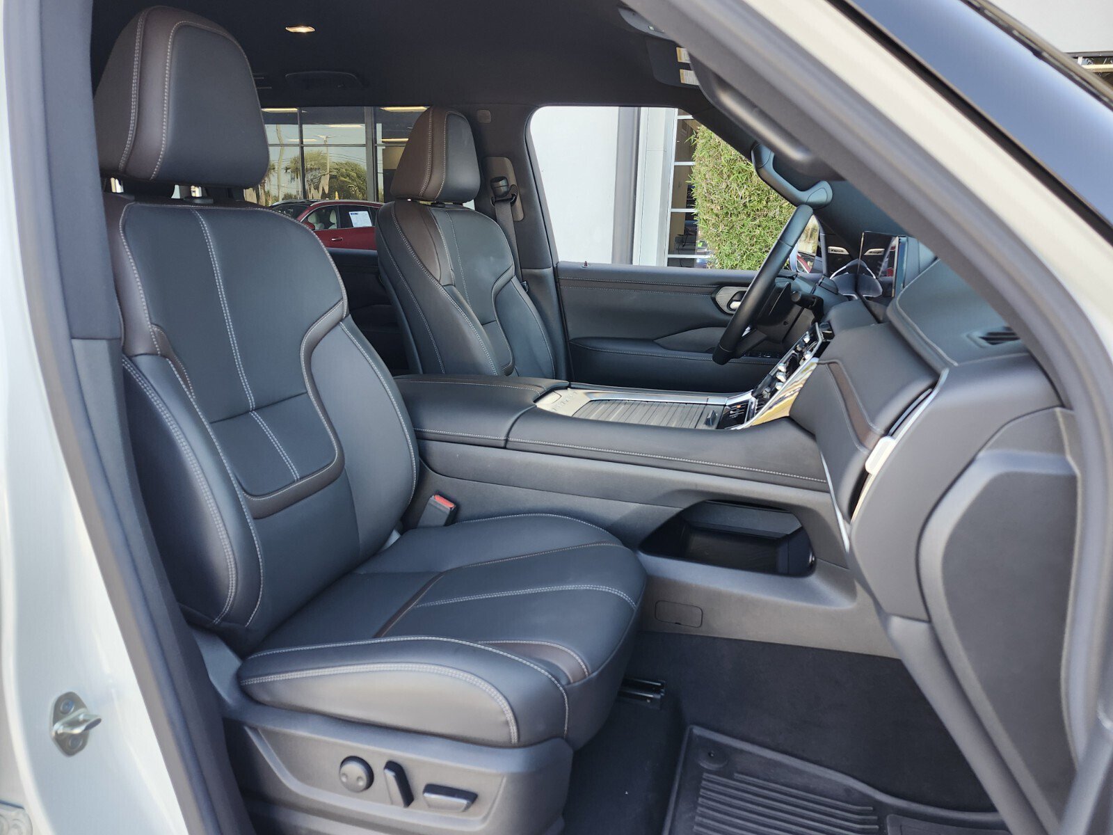 Used 2025 Nissan Armada SL w/ Captain's Chari Seat Package image 24