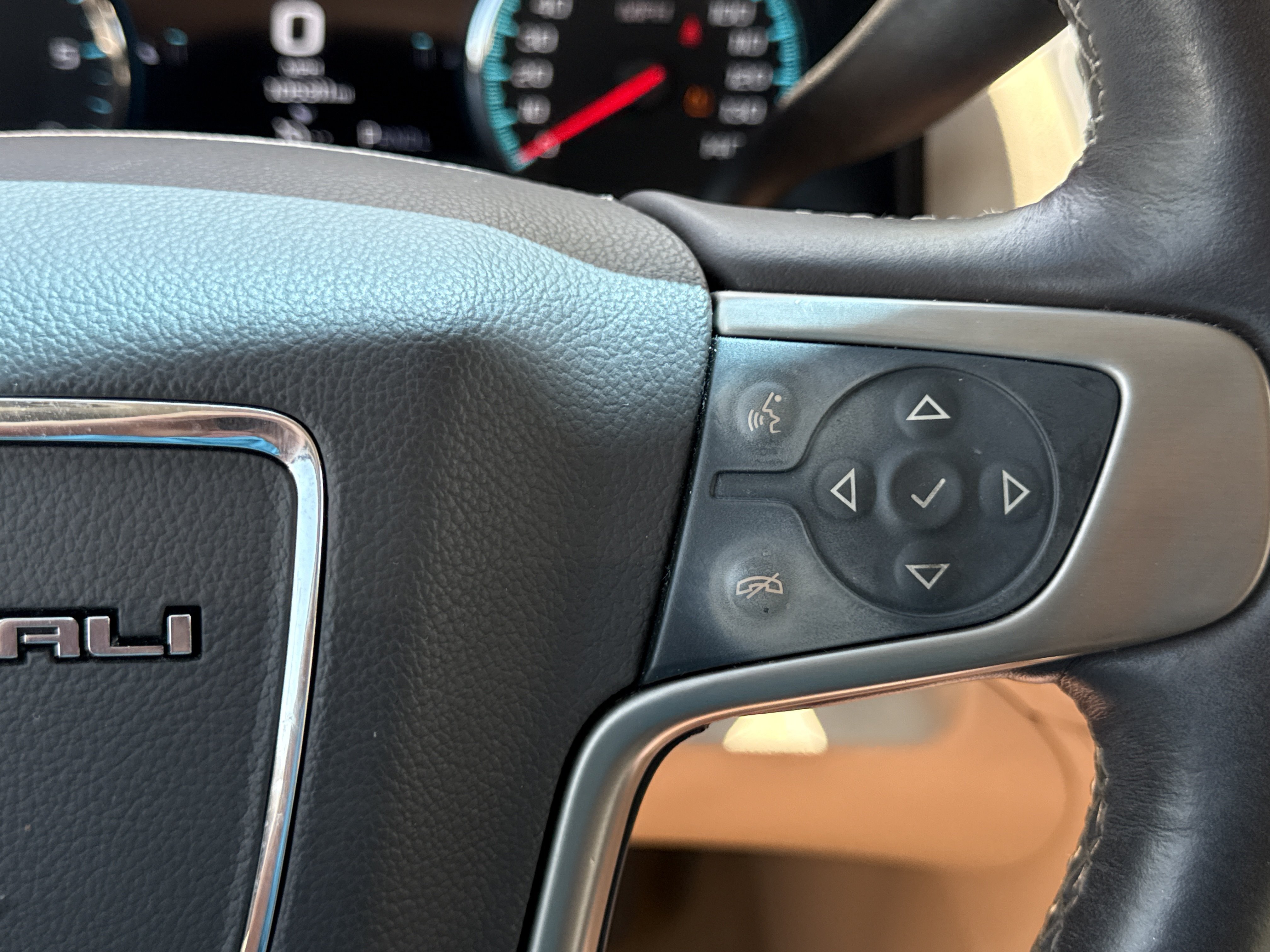 Used 2017 GMC Yukon Denali w/ Open Road Package RWD image 19