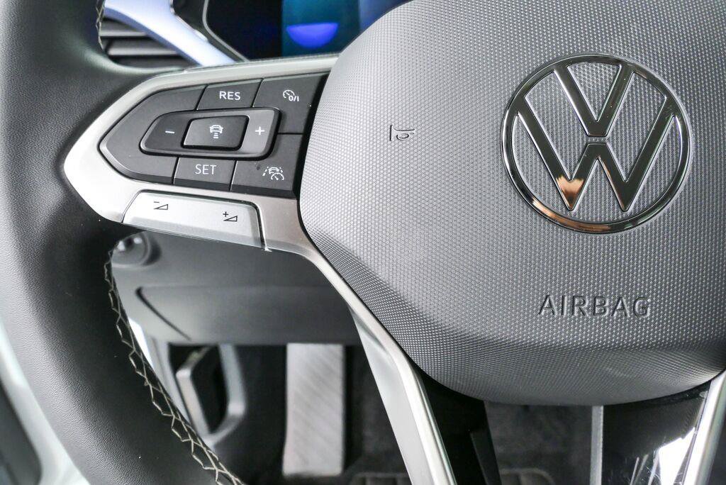 Certified 2022 Volkswagen Taos SE FWD image 9