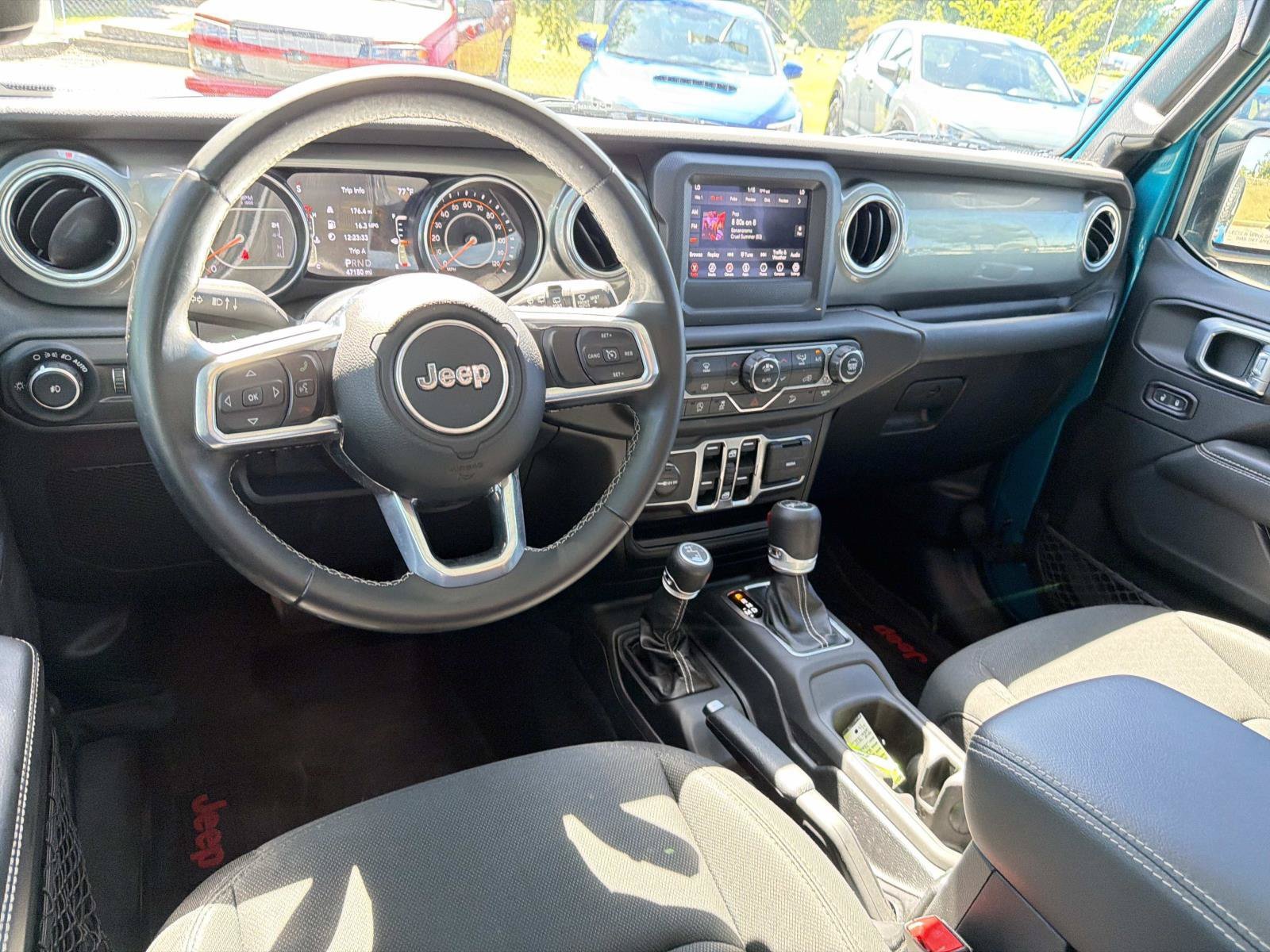 Used 2019 Jeep Wrangler Unlimited Sahara AWD/4WD image 23