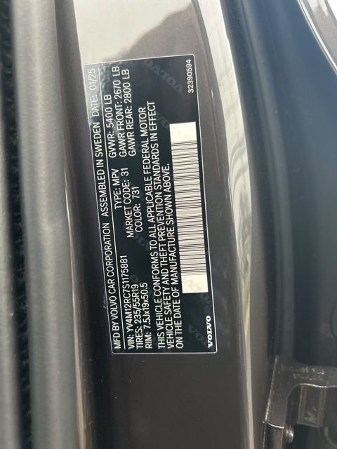 Certified 2025 Volvo XC60 B5 Plus w/ Climate Package image 28