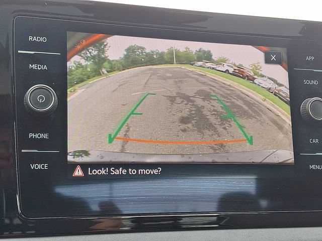 Used 2025 Volkswagen Jetta SE FWD image 18