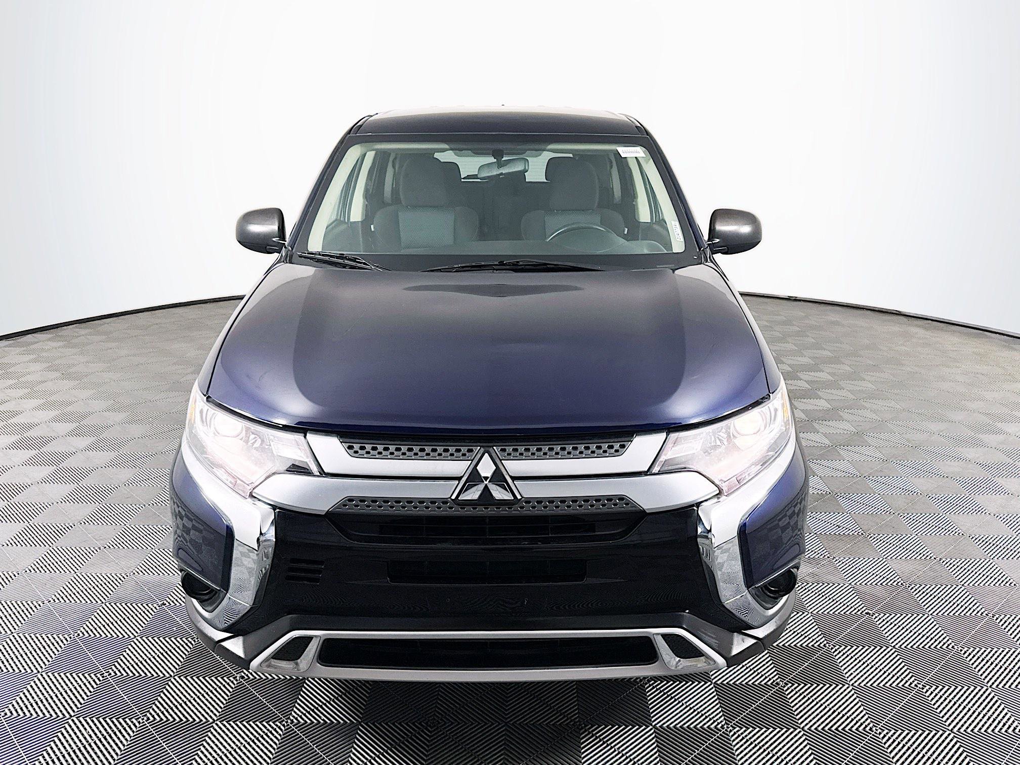 Used 2020 Mitsubishi Outlander ES image 2