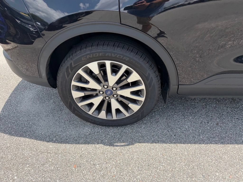 Used 2020 Ford Escape Titanium FWD image 5