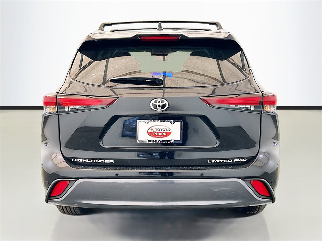 New 2025 Toyota Highlander Limited image 5