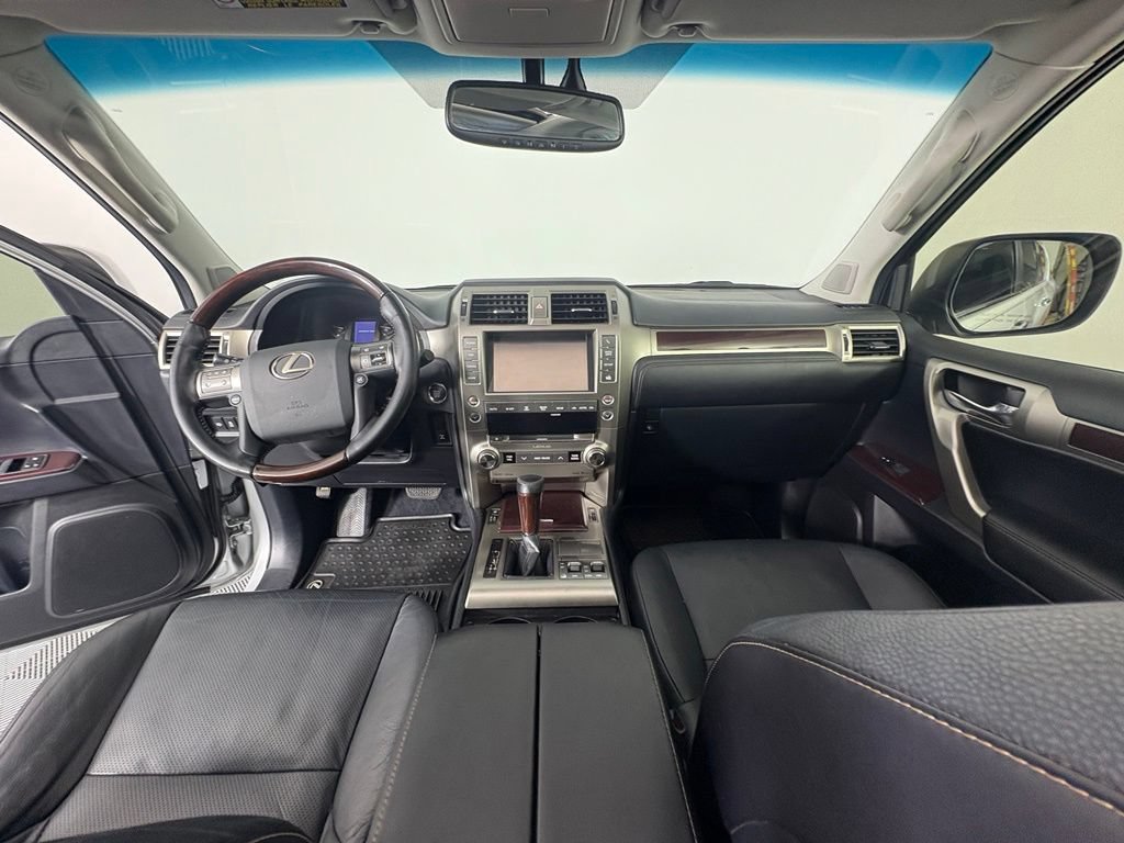 Used 2018 Lexus GX 460 Premium w/ Premium Package AWD/4WD image 4