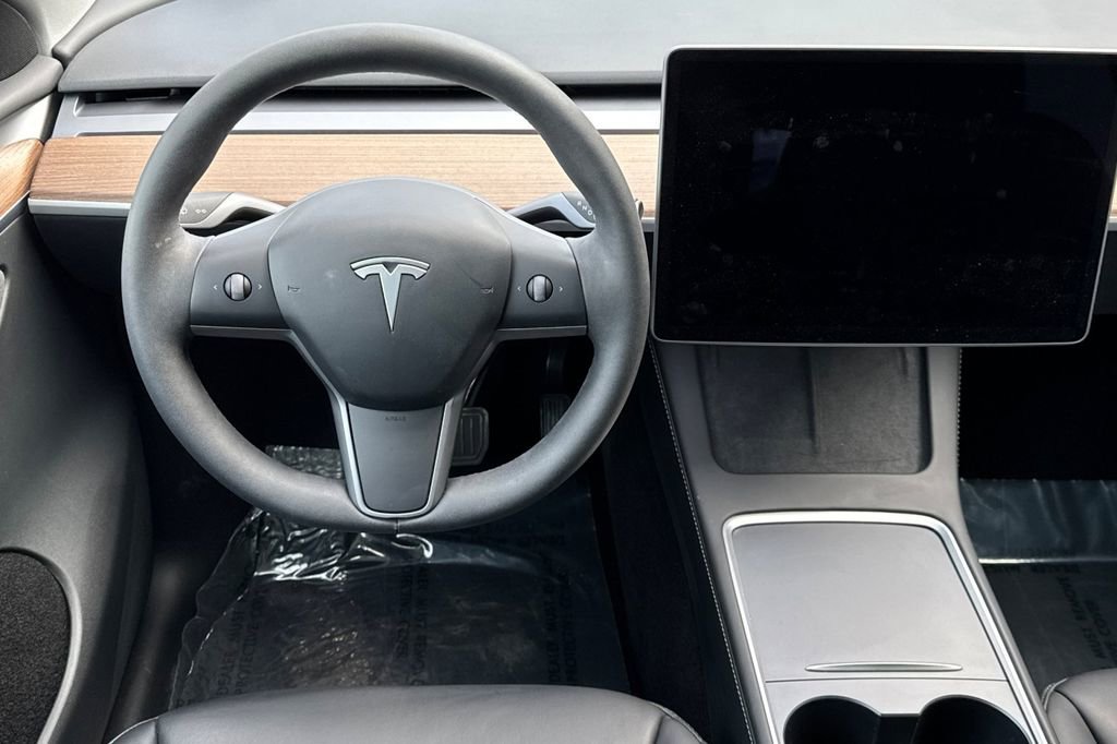 Used 2024 Tesla Model Y 2WD image 17