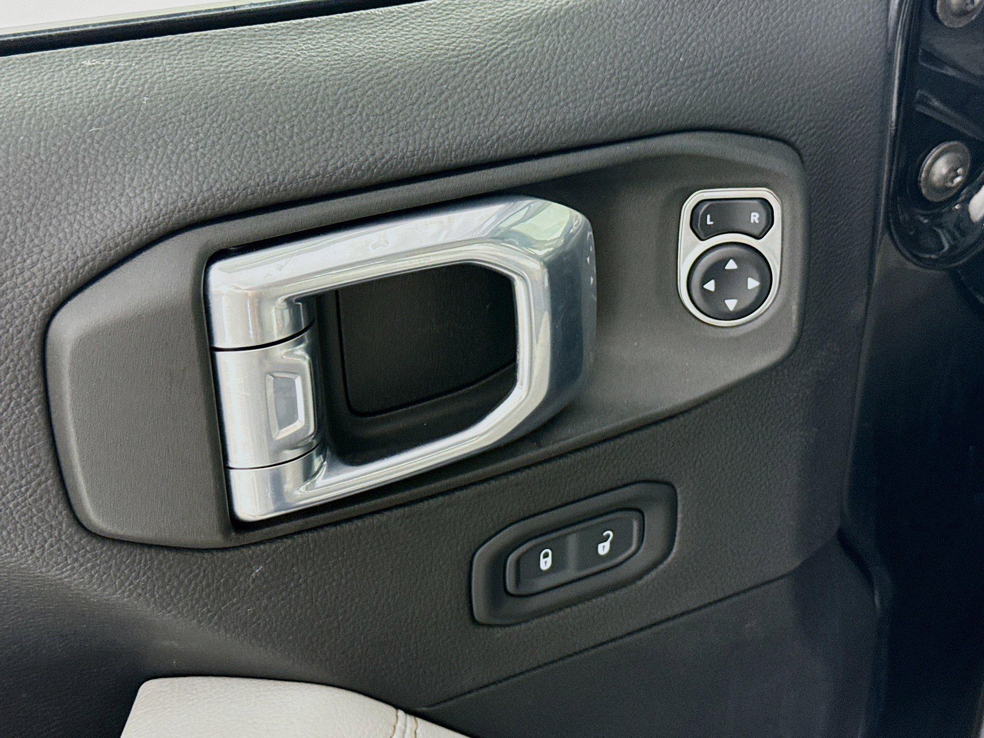 Used 2021 Jeep Wrangler Unlimited Sahara image 21