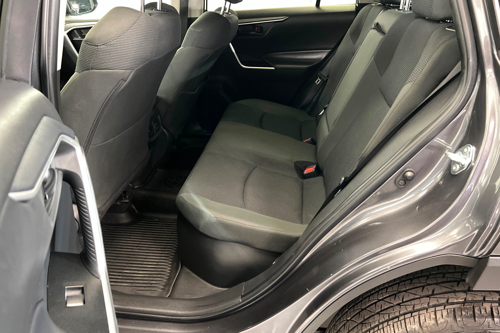 Used 2025 Toyota RAV4 LE AWD/4WD image 22
