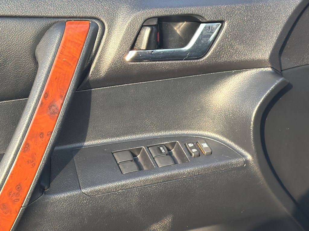 Used 2013 Toyota Highlander Limited FWD image 22