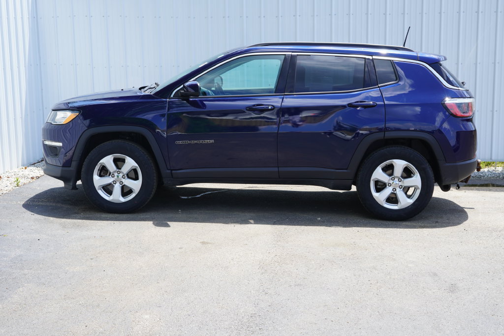 Used 2020 Jeep Compass Latitude w/ Cold Weather Group AWD/4WD image 3