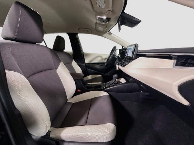 Used 2025 Toyota Corolla LE FWD image 27