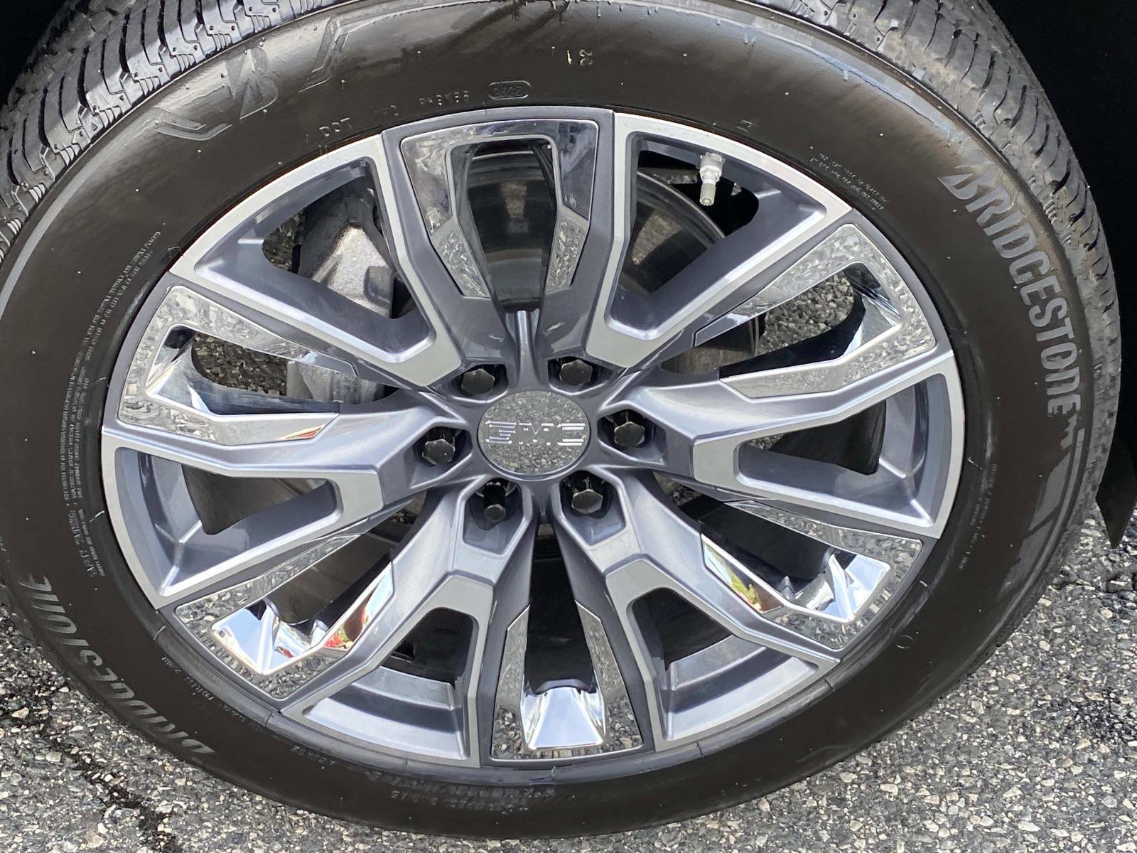 Used 2024 GMC Yukon Denali Ultimate w/ LPO, Floor Liner Package image 28