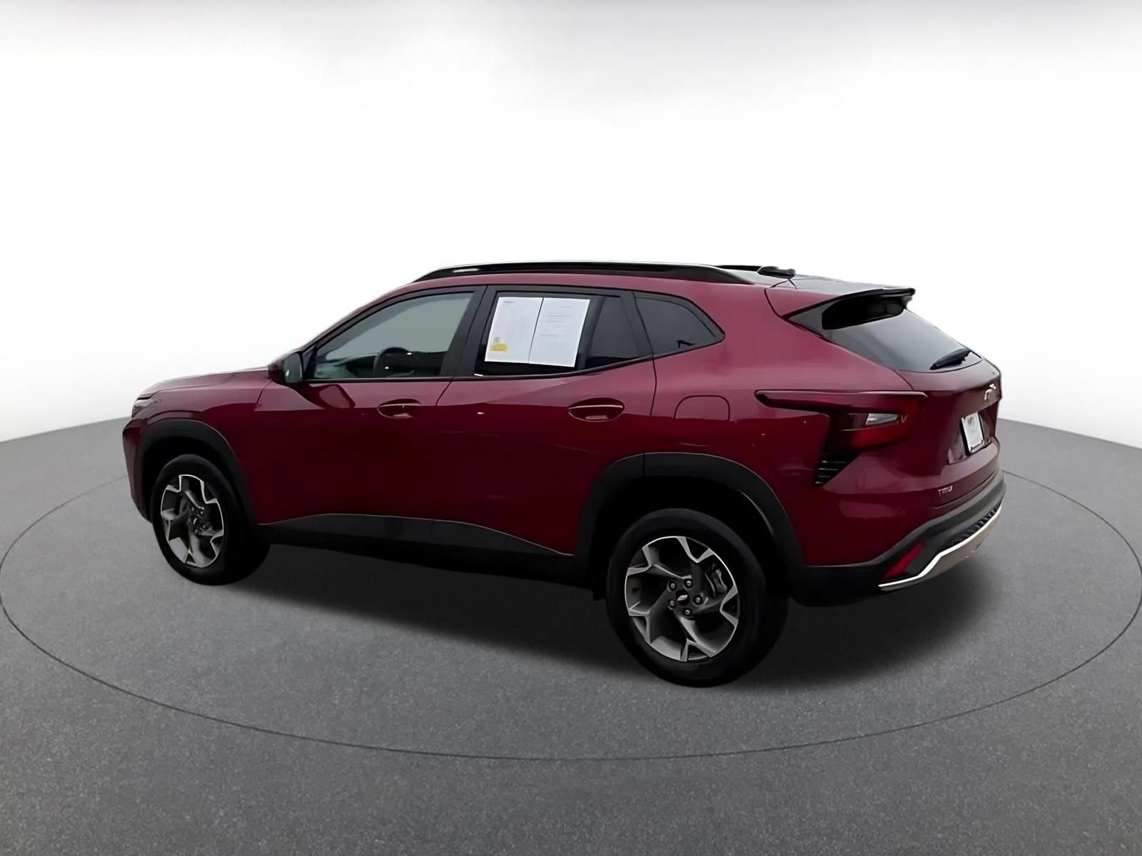 Used 2025 Chevrolet Trax LT w/ LT Convenience Package FWD image 8