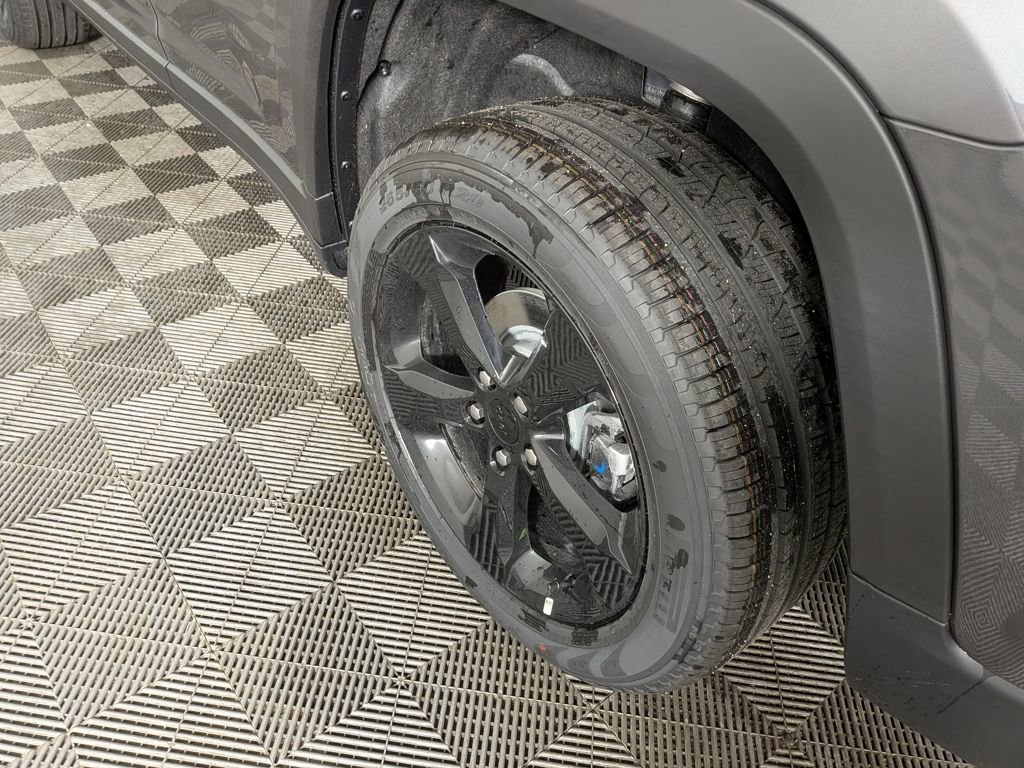 New 2025 Jeep Grand Cherokee Limited w/ Luxury Tech Group II image 14