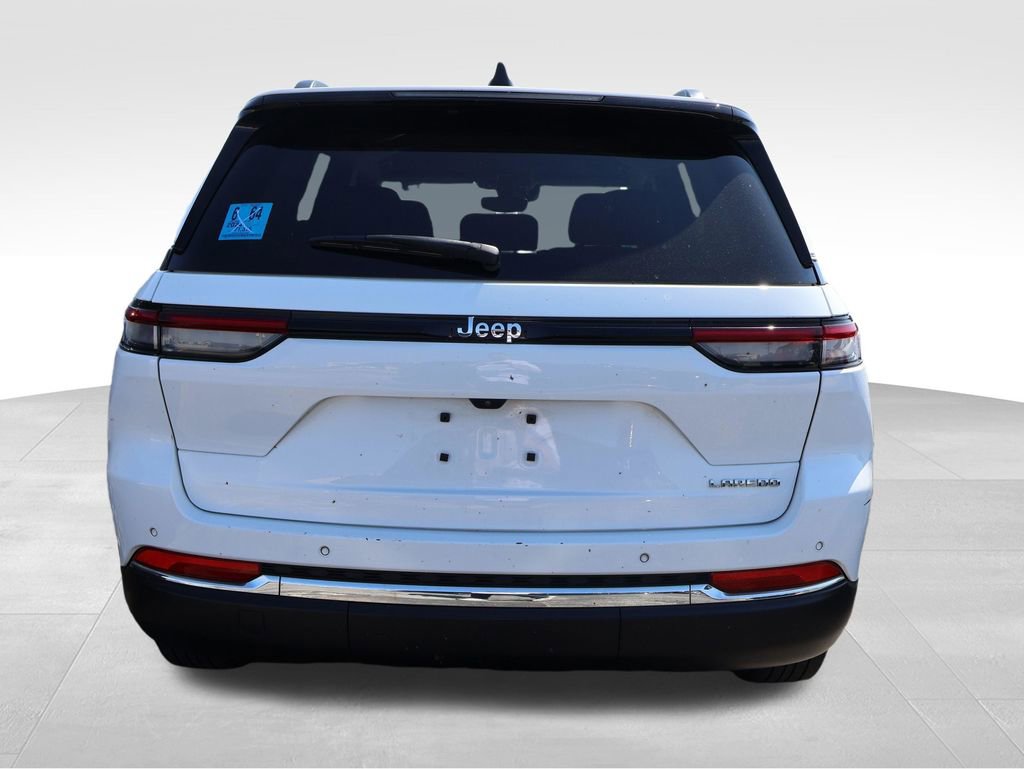 Used 2024 Jeep Grand Cherokee Laredo image 11