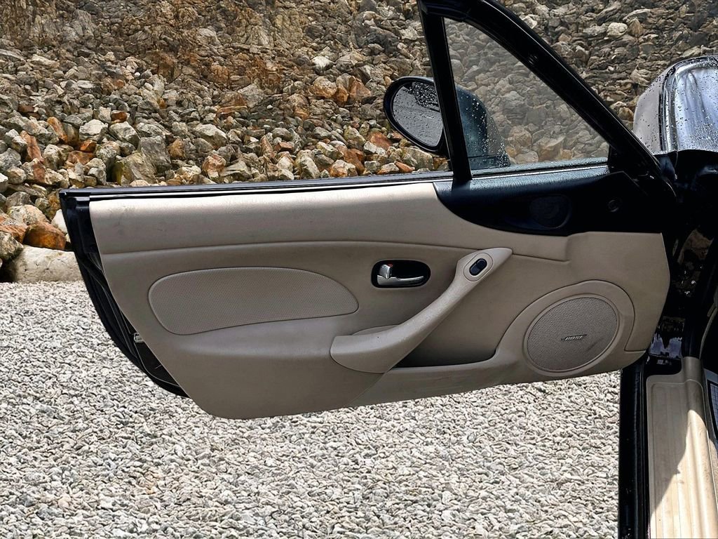 Used 2005 MAZDA MX-5 Miata LS RWD image 19