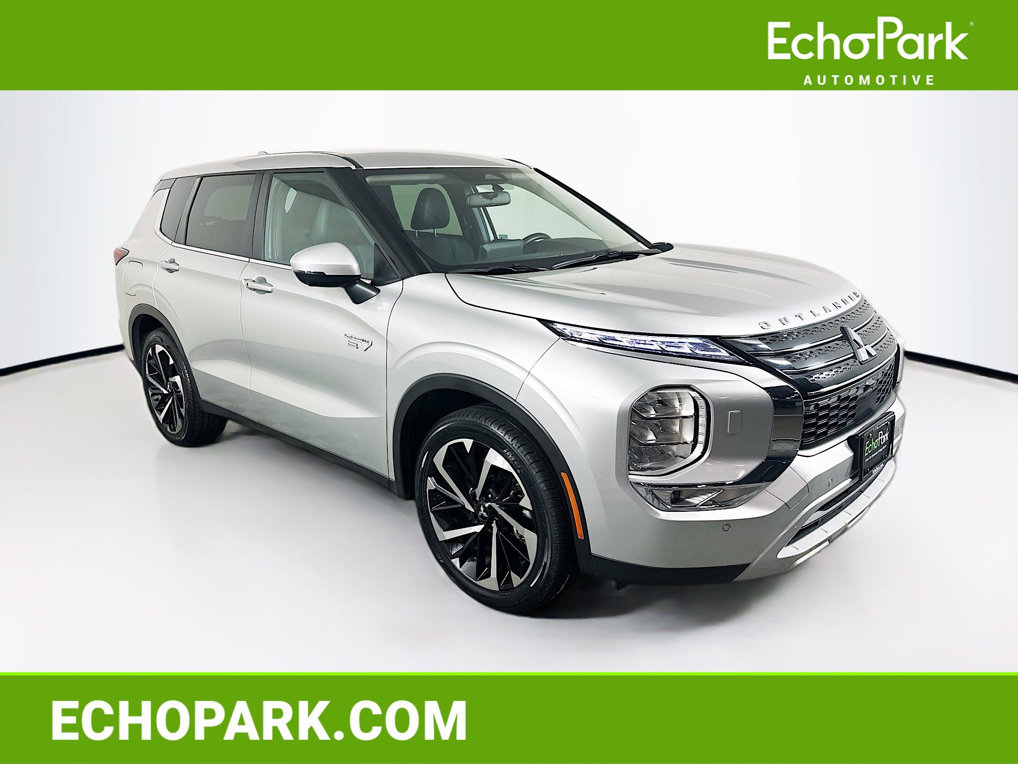 Used 2024 Mitsubishi Outlander 4WD Plug-In Hybrid image 1