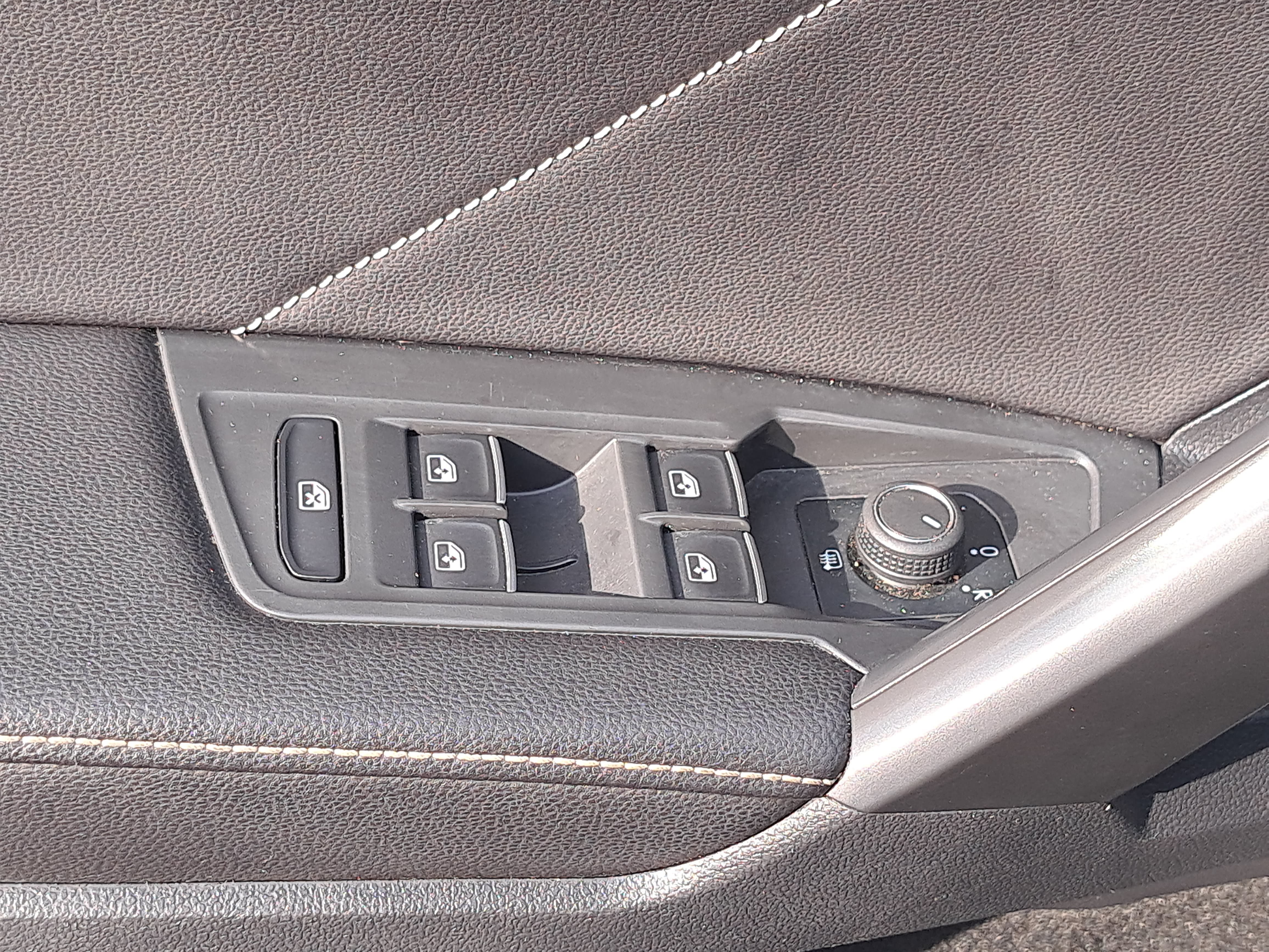 Used 2023 Volkswagen Tiguan SE R-Line FWD image 28