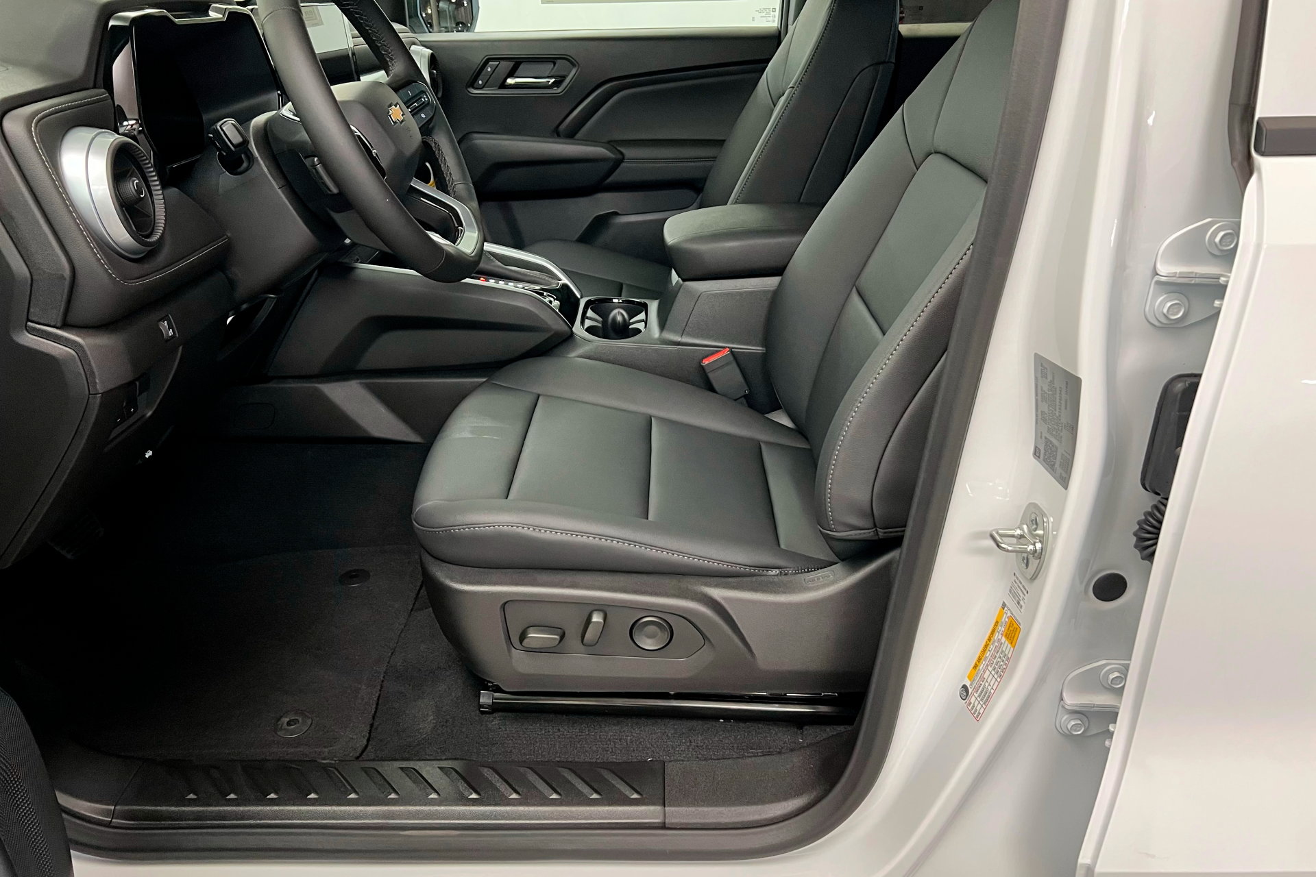 New 2025 Chevrolet Colorado LT w/ LT Convenience Package image 18