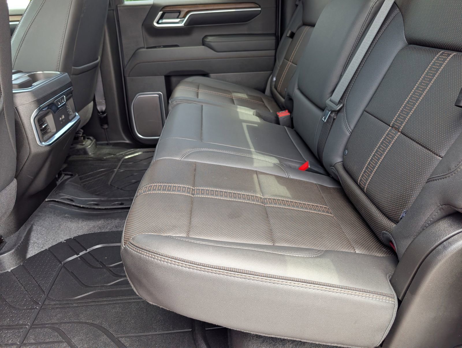 Used 2025 Chevrolet Silverado 1500 High Country w/ High Country Premium Package AWD/4WD image 17