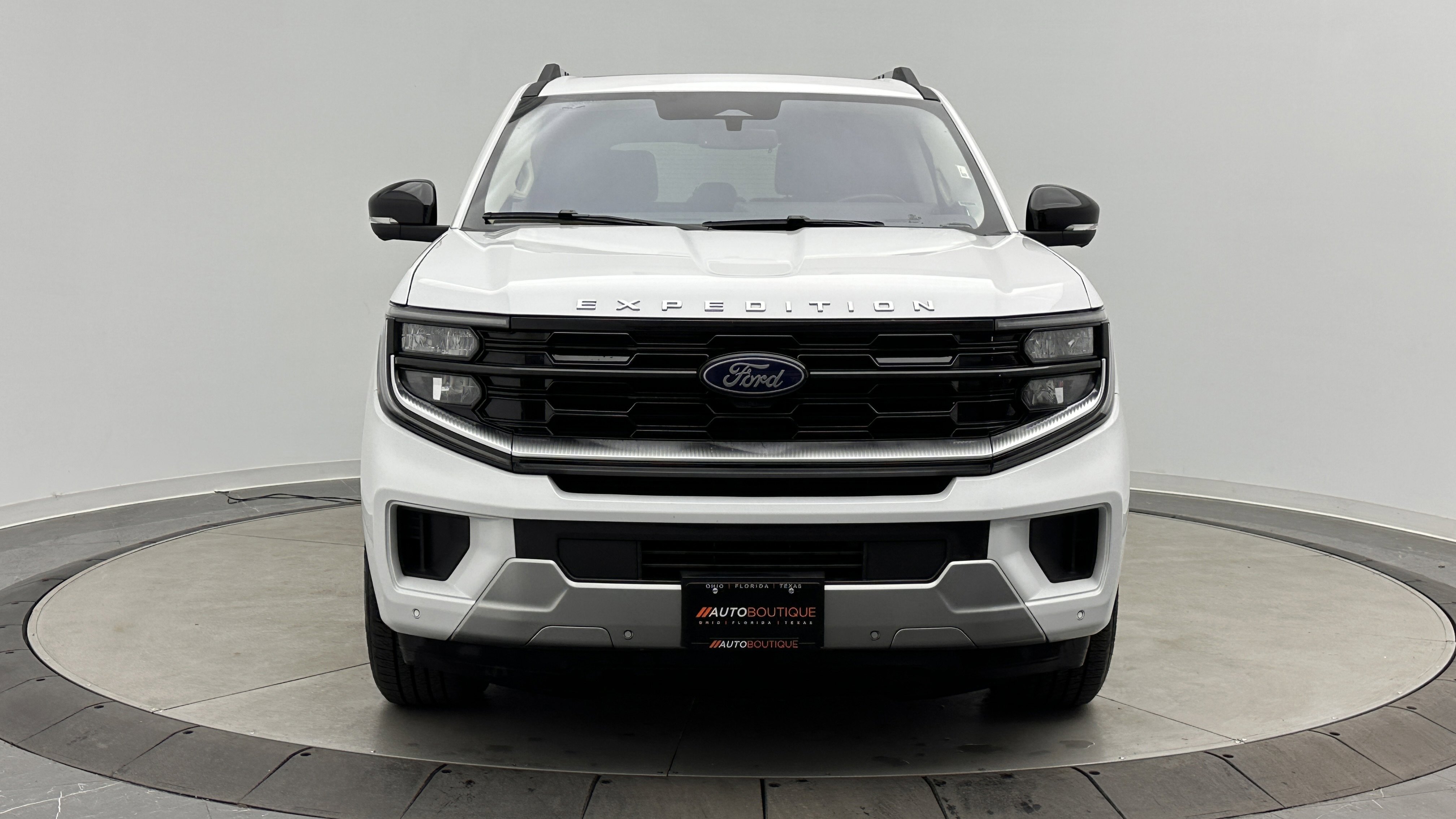 Used 2025 Ford Expedition Platinum image 2