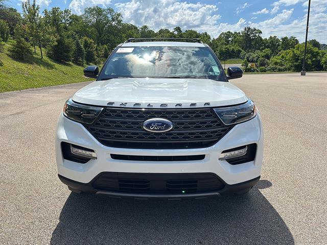 Certified 2024 Ford Explorer XLT w/ Equipment Group 202A AWD/4WD image 7