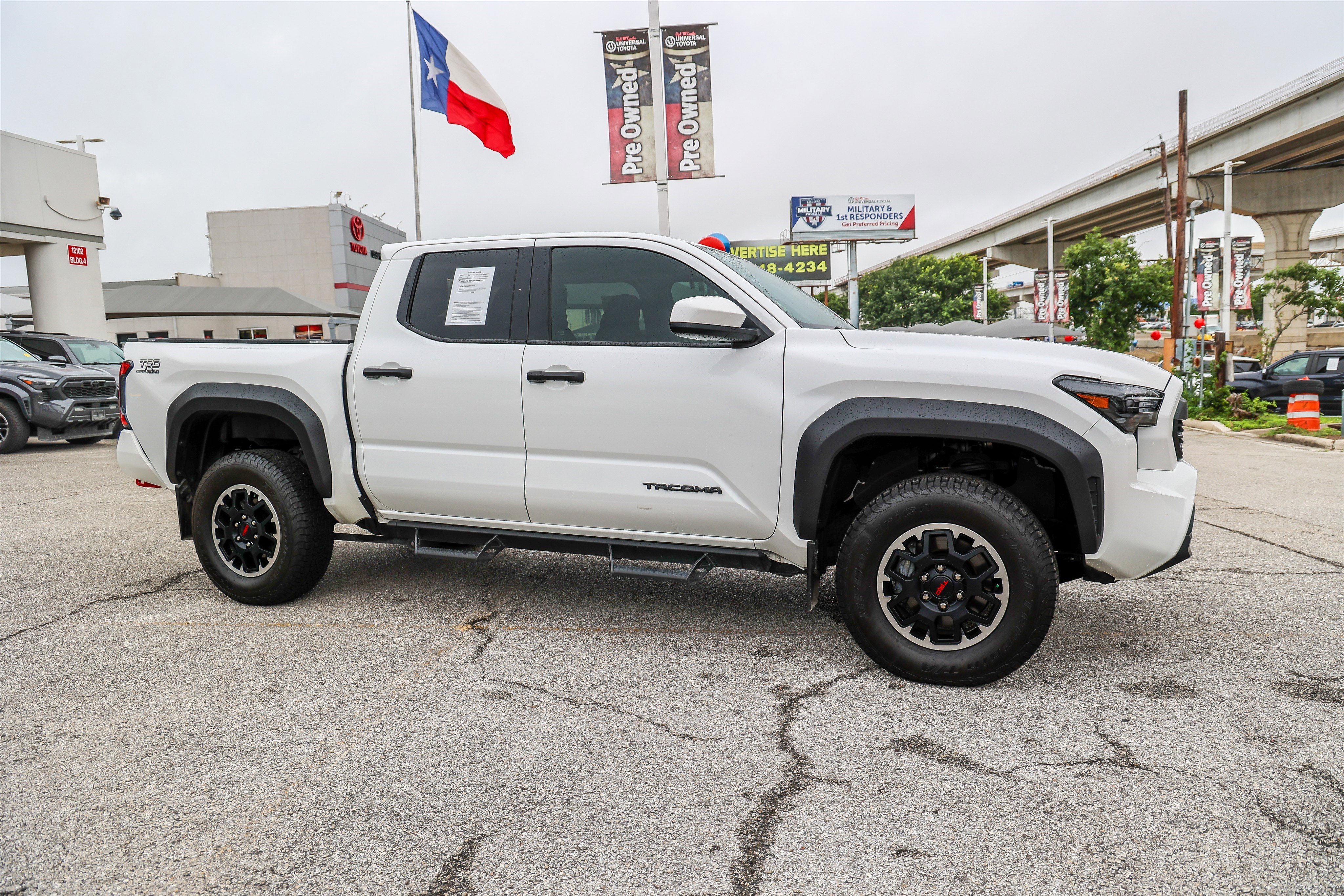 Certified 2024 Toyota Tacoma TRD Off-Road AWD/4WD image 6