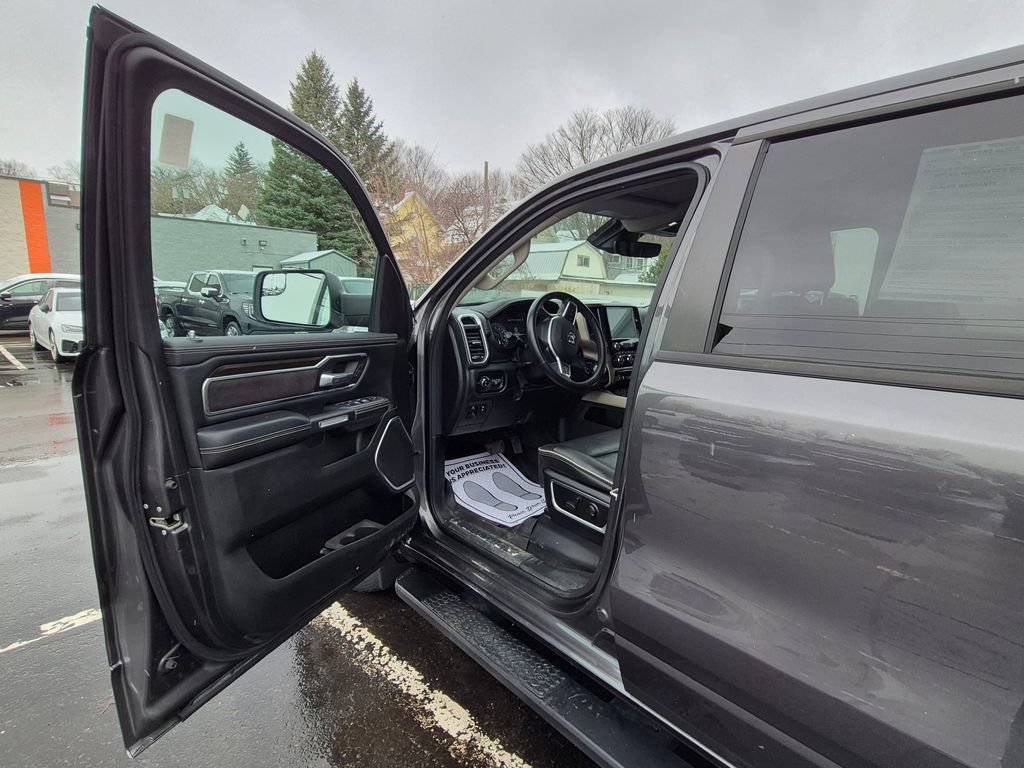 Used 2022 RAM 1500 Laramie AWD/4WD image 2