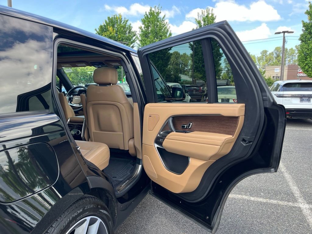 Certified 2025 Land Rover Range Rover Long Wheelbase SE AWD/4WD image 9