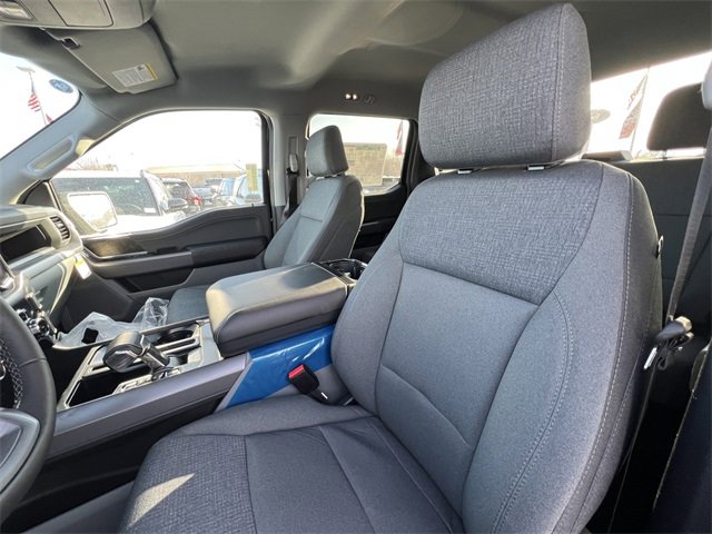 New 2025 Ford F150 Lightning XLT image 11