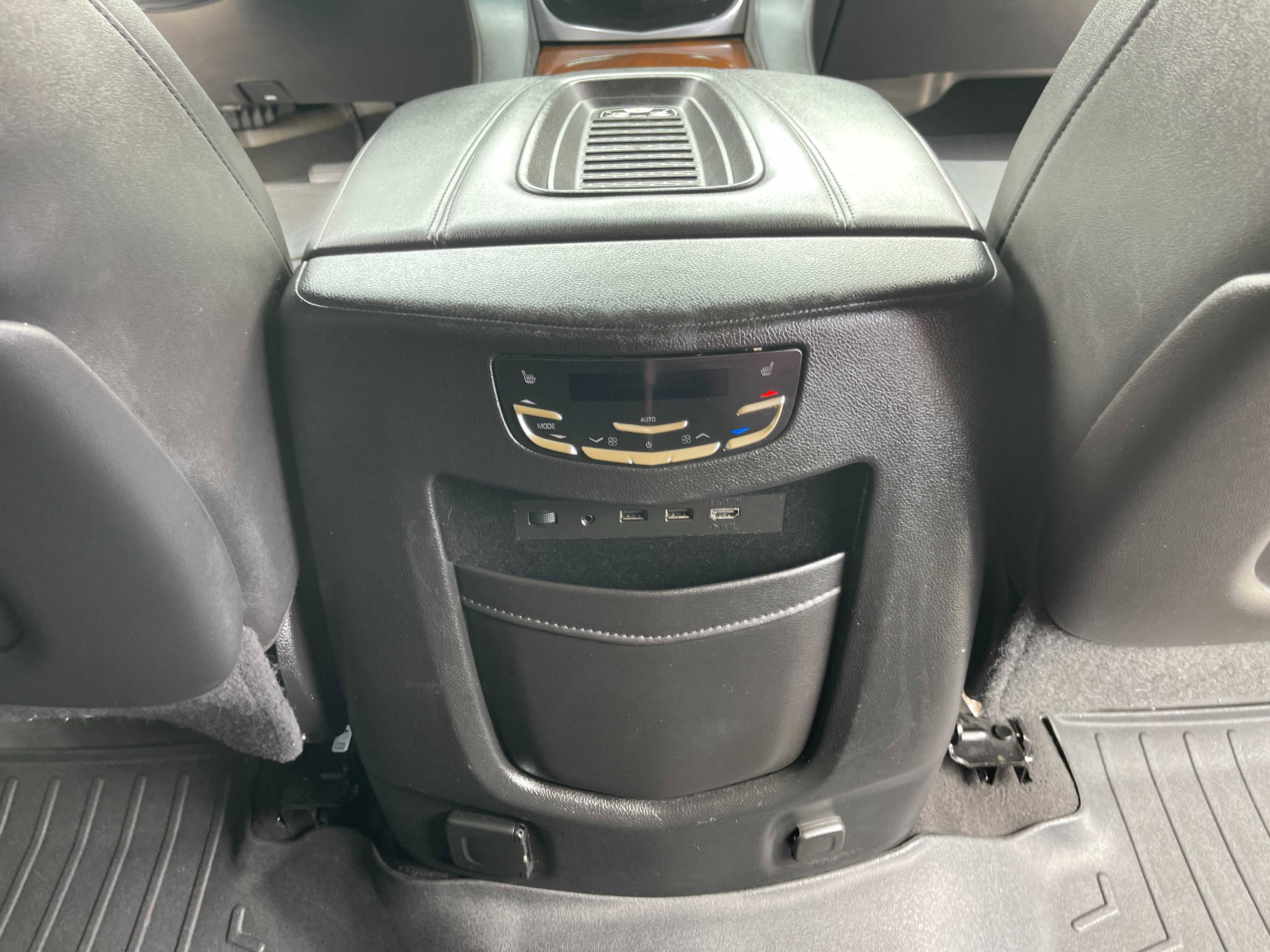 Used 2018 Cadillac Escalade ESV Premium Luxury AWD/4WD image 20