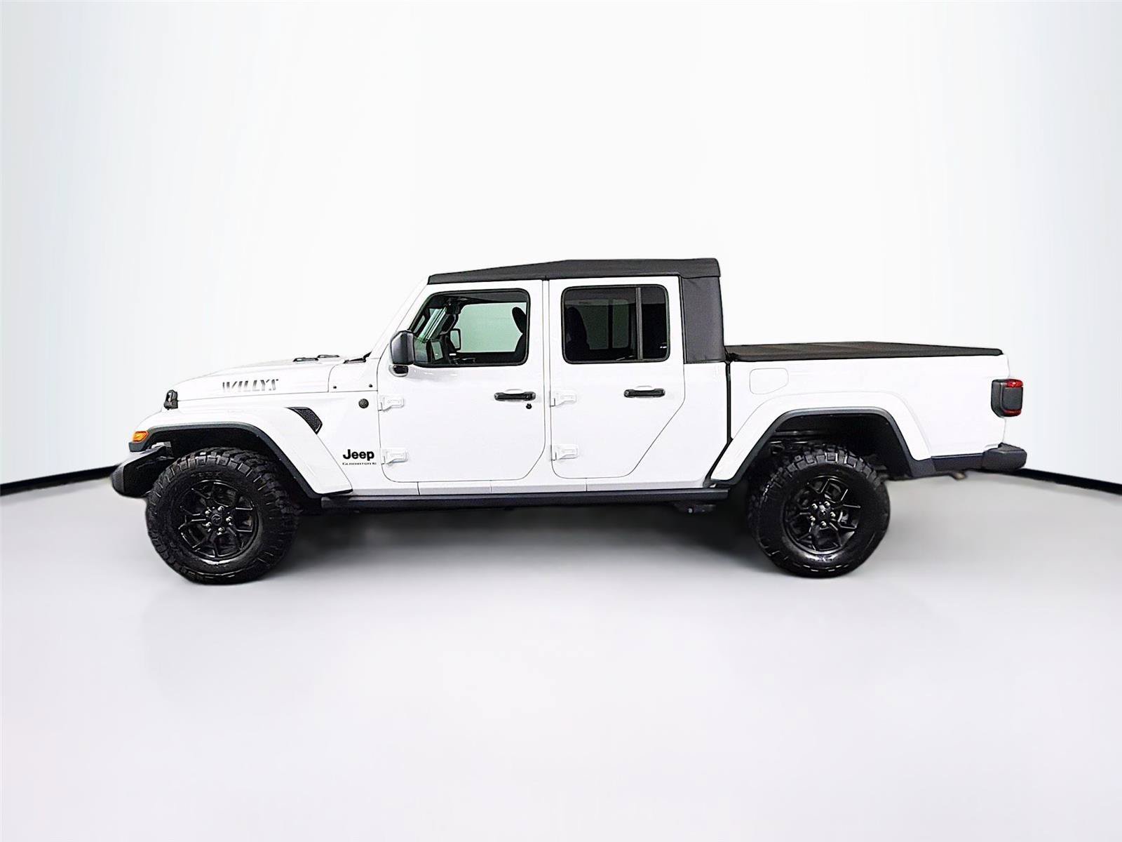 Used 2025 Jeep Gladiator Sport AWD/4WD image 8