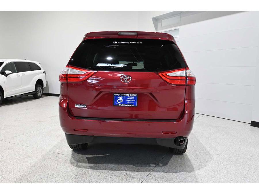 Used 2015 Toyota Sienna XLE Premium FWD image 7
