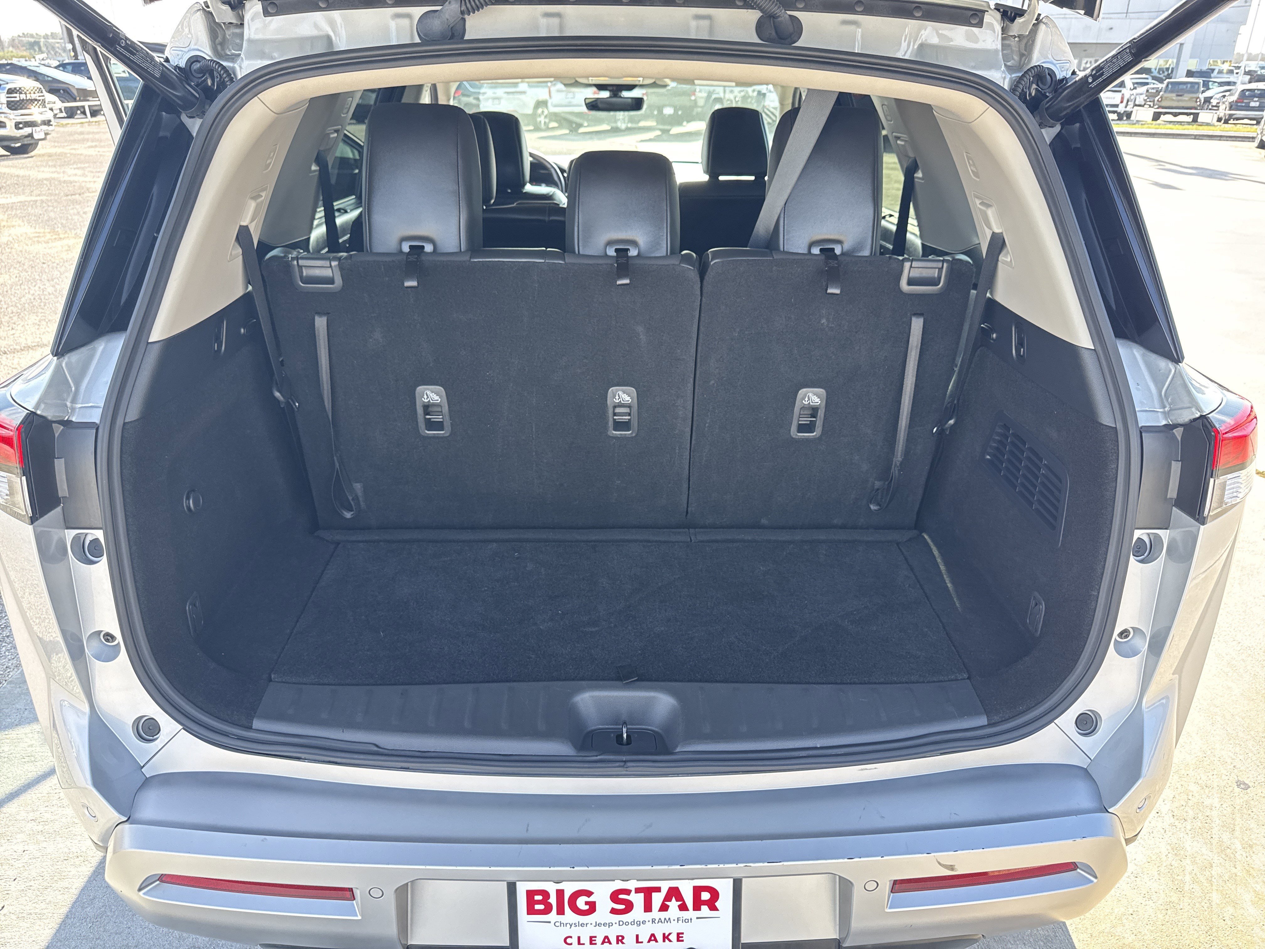 Used 2025 Nissan Pathfinder SL image 29