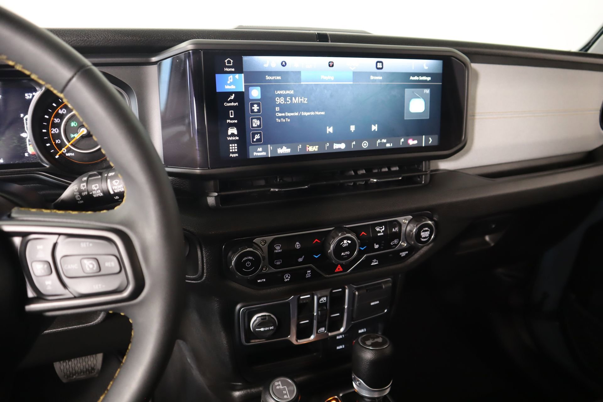 Used 2025 Jeep Wrangler Sport S image 5