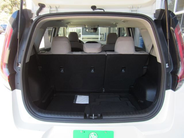Used 2023 Kia Soul LX w/ LX Technology Package image 21
