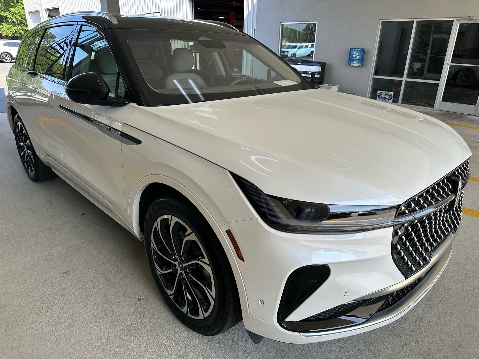 Used 2024 Lincoln Nautilus Reserve w/ Equipment Group 202A AWD/4WD image 10