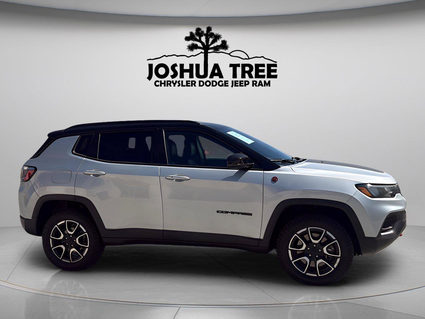 Used 2024 Jeep Compass Trailhawk AWD/4WD image 7