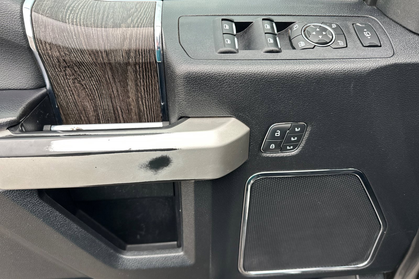 Used 2021 Ford F250 Lariat w/ Chrome Package image 10