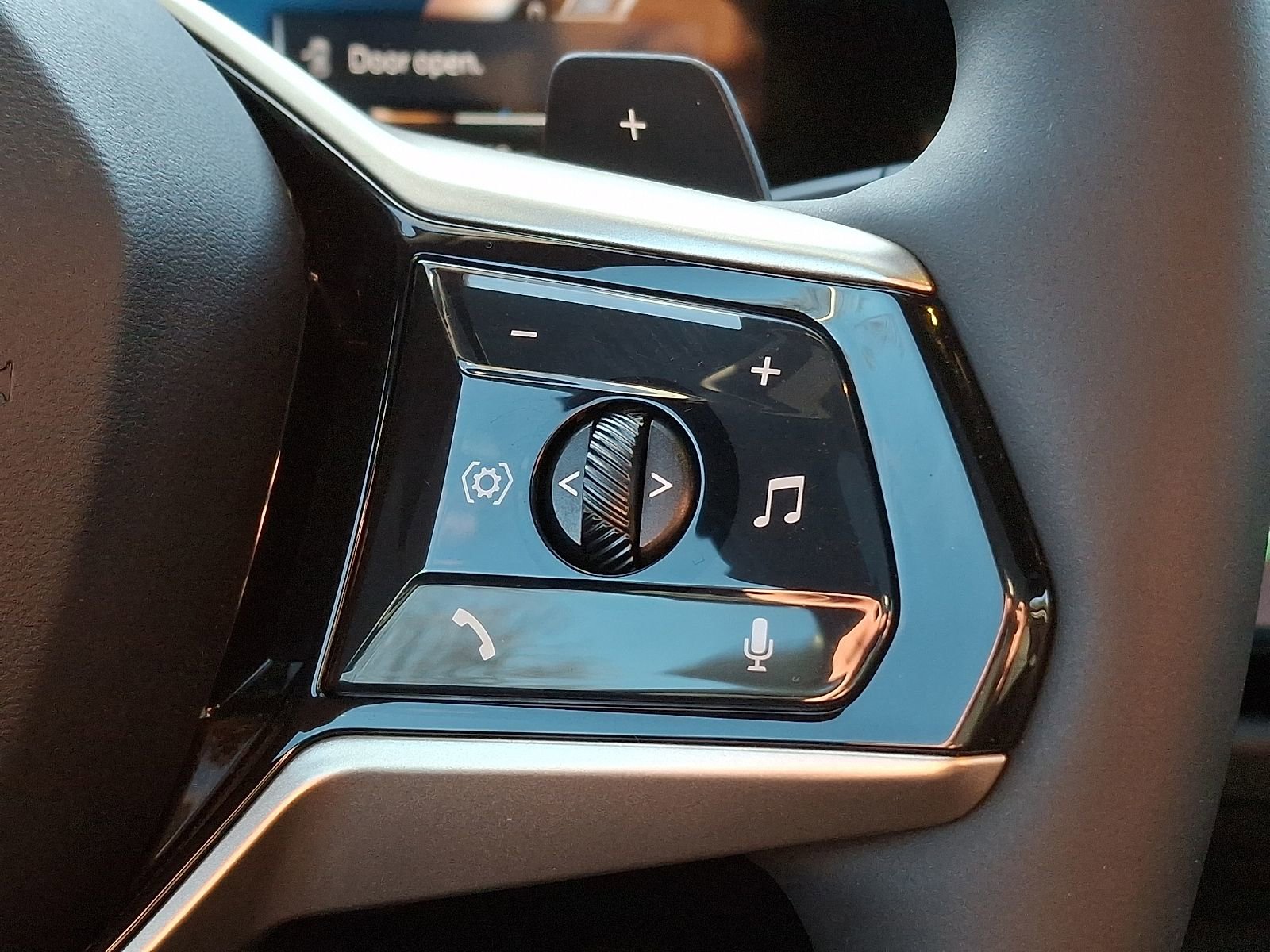 Used 2025 BMW X3 xDrive30i w/ Premium Package image 17