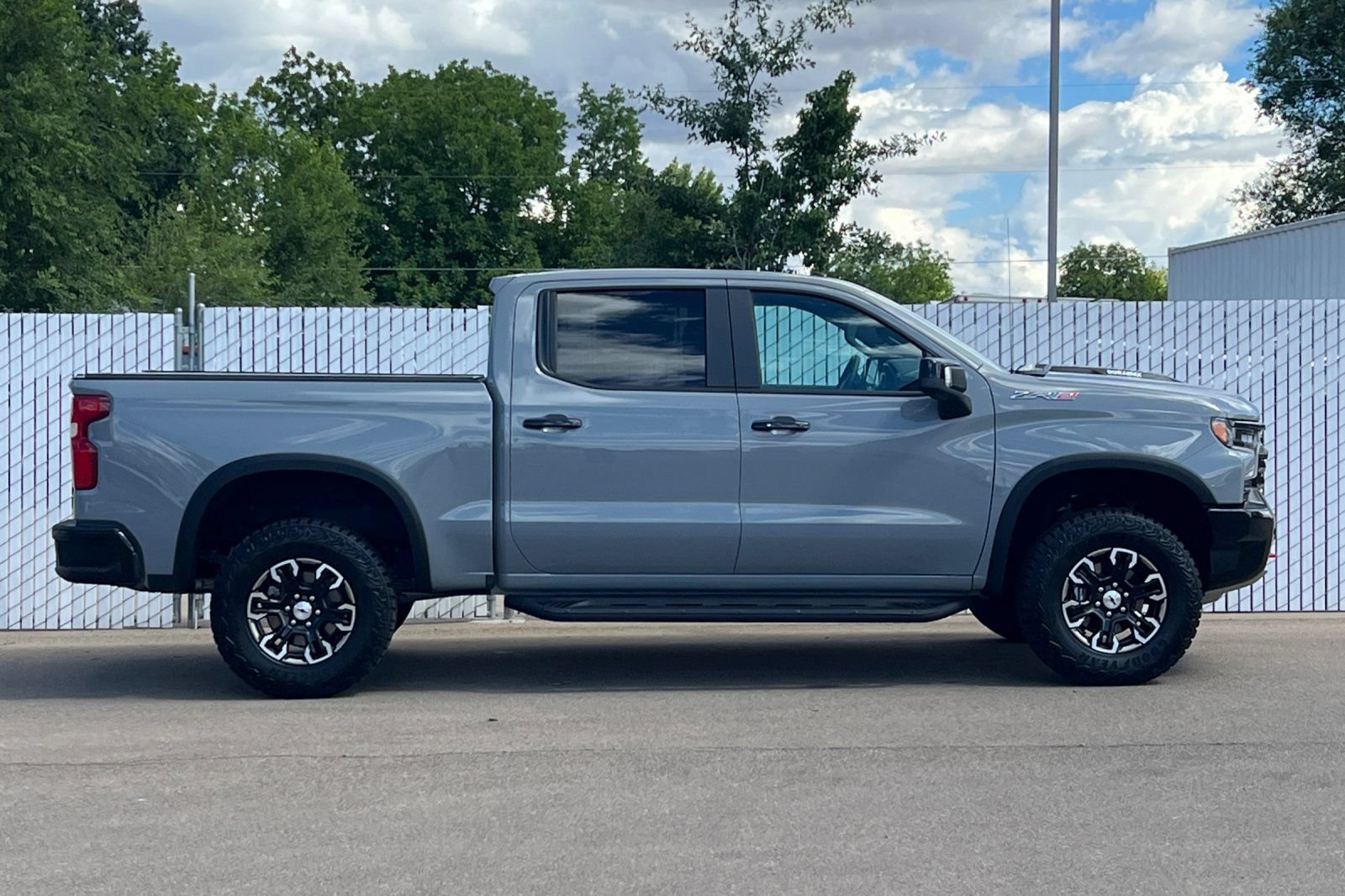 Used 2025 Chevrolet Silverado 1500 ZR2 w/ Technology Package AWD/4WD image 3